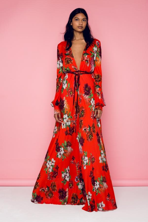 De la misma firma y con un estampado de flores invernales de lo más favorecedor.