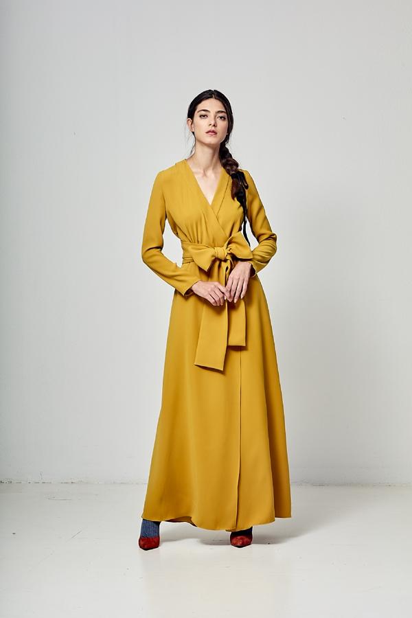 Para las románticas: vestido camisero con lazada en la cintura.