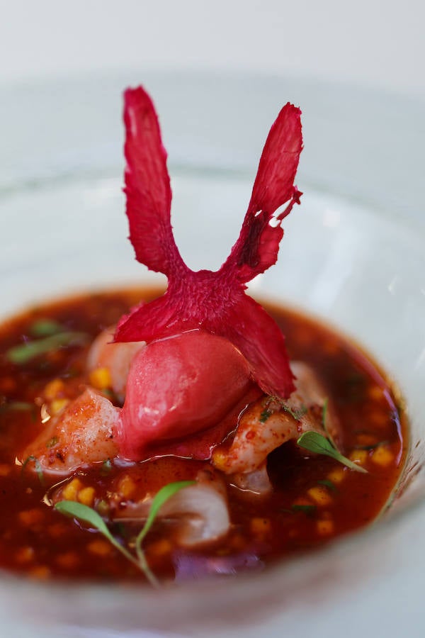 Creo que los ingredientes que promueven la salud y la belleza van a adquirir mayor popularidad a medida que las personas sean más conscientes de cómo alimentan su cuerpo y cómo afectan a su vitalidad", asegura Martha Ortiz, chef de Ella Canta, en el Intercontinental London Park Lane. Es el caso de "la chía, el amaranto, el cacao o la sazón a base de chile, por nombrar algunos ejemplos, y cada uno añade una dimensión diferente a cualquier plato".