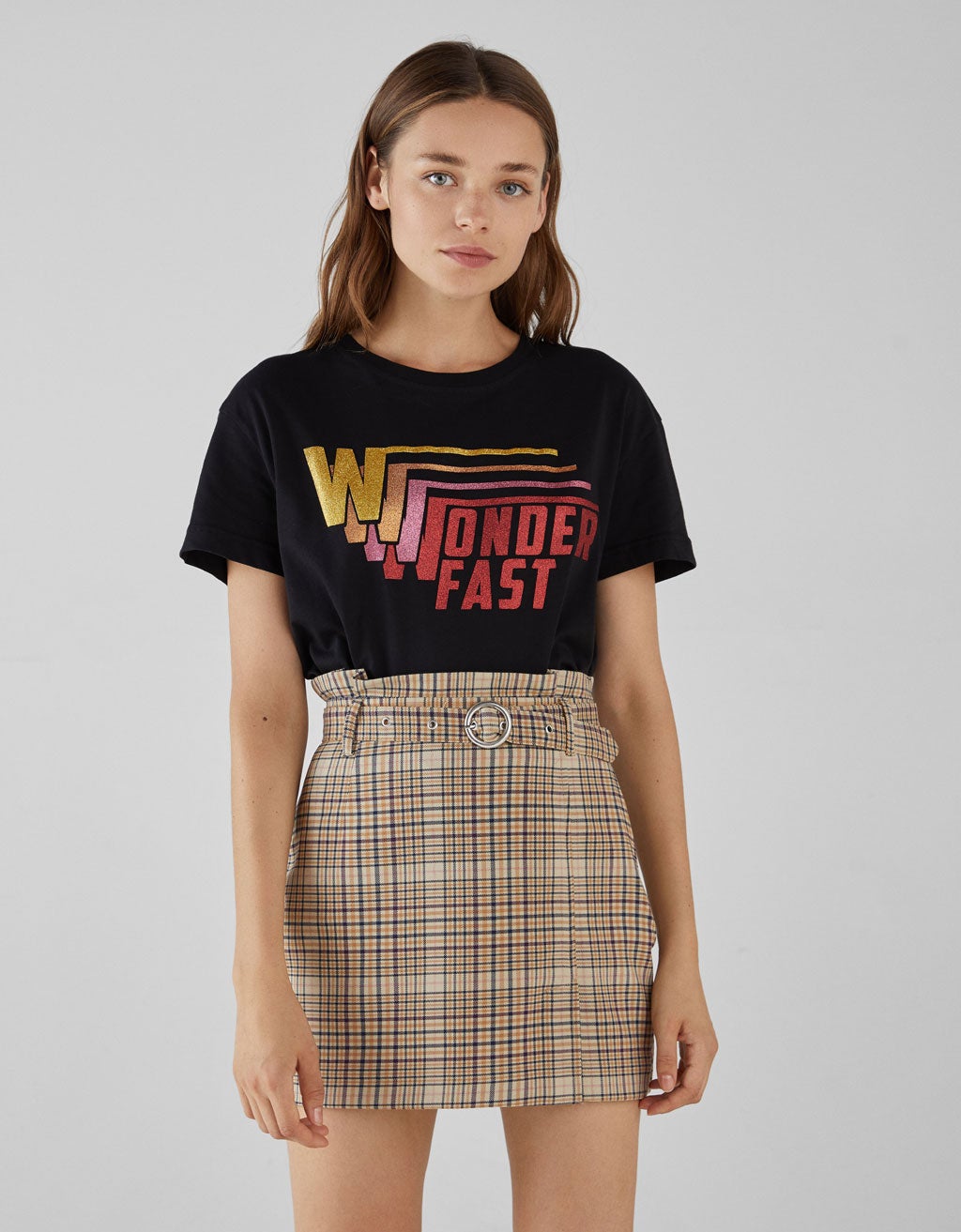 Falda tailoring con cinturón de Bershka: 17,95 euros.