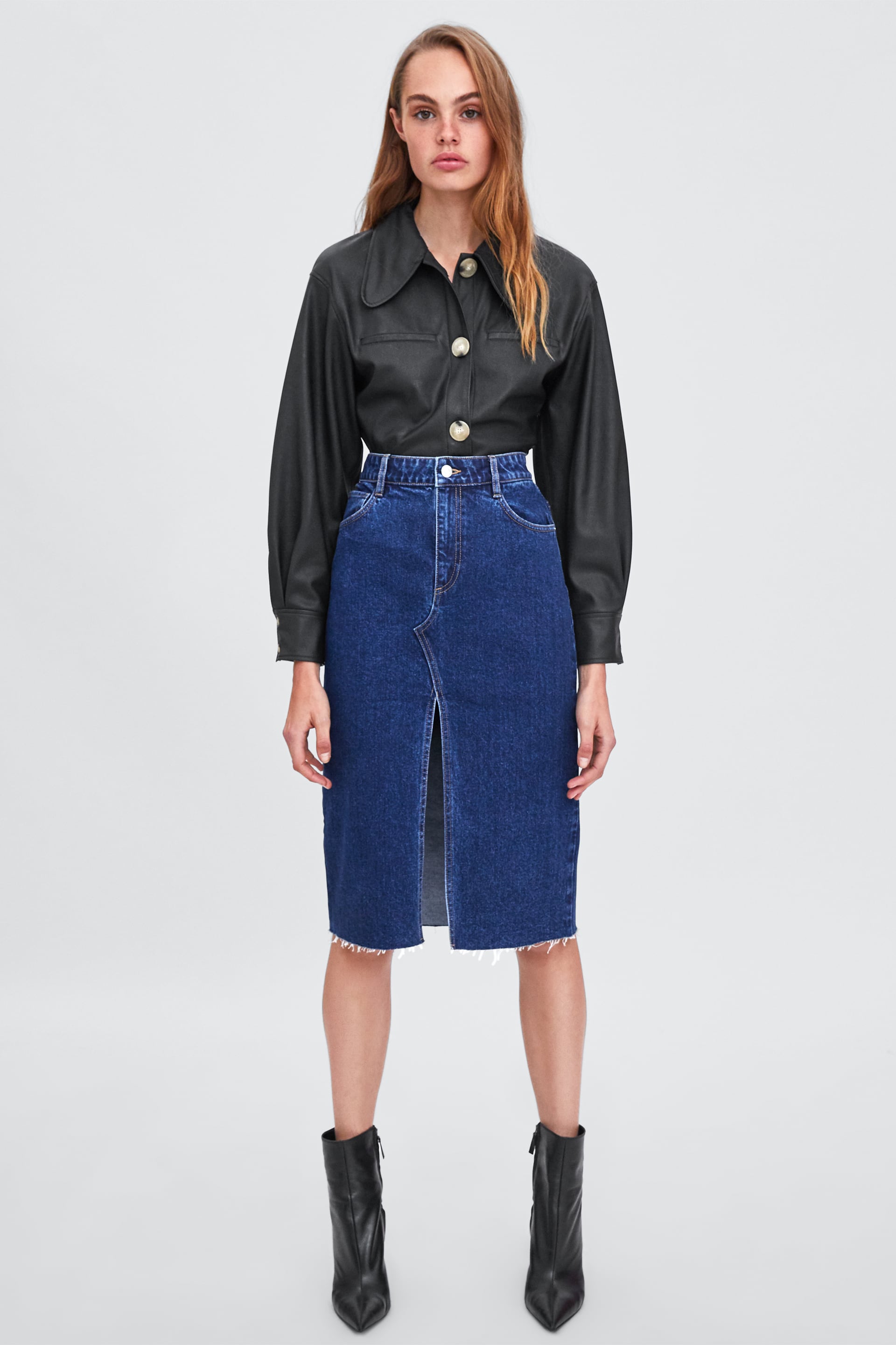 Falda denim con abertura de Zara: 19,95 euros.