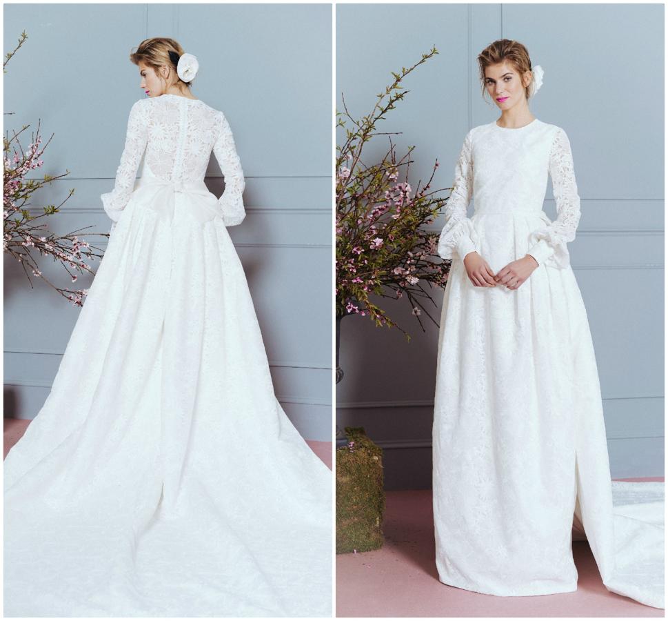 Tenemos que reconocerlo, cada día nos gustan más las novias de invierno, y más si pueden llevar un vestido tan maravilloso como este.