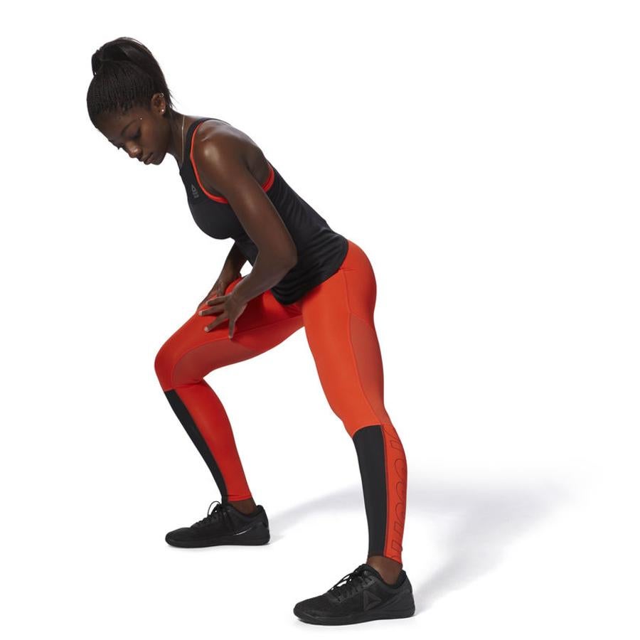 Estas mallas de Crossfit son perfectas para completar los ejercicios más exigentes. Presentan un ajuste de compresión que proporciona mayor sujeción muscular en el trabajo técnico o de cardio. Además incorporan la tecnología Speedwick que expulsa el sudor. 79,95 euros.