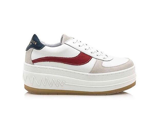 Deportiva blanca con plataforma de SixtySeven.
