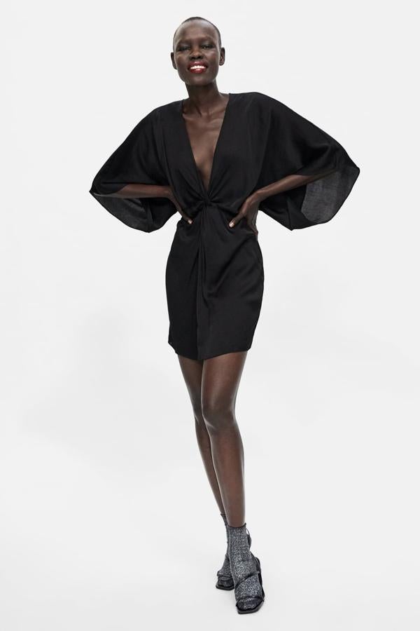 Vestido con nudo drapeado frontal, 29,95 euros.