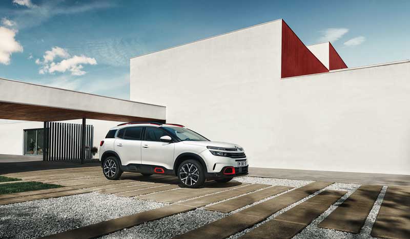 CITROÉN C5 AIRCROSS. Un SUV con el espacio y la funcionalidad de un auténtico monovolumen y un estilo espectacular y diferente. A partir de 24.500€.