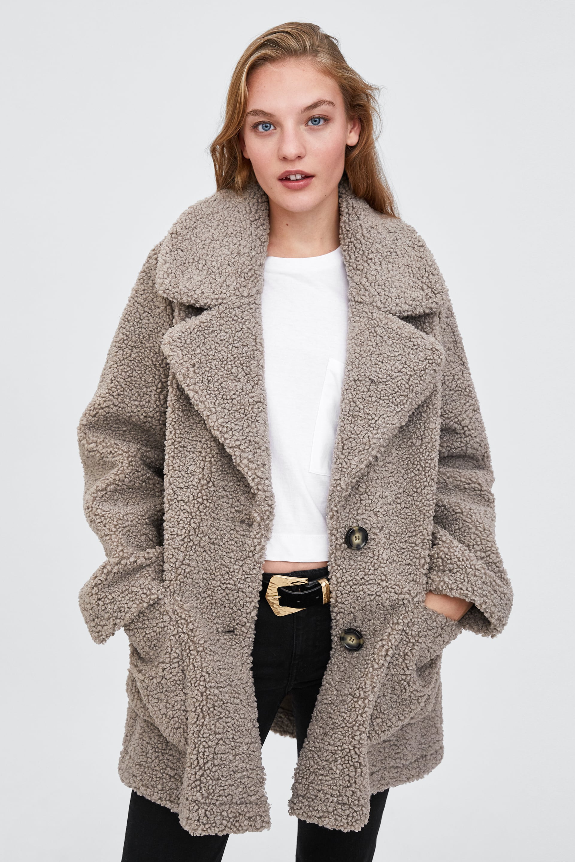 Abrigo de borreguito de Zara: 69,95 euros.