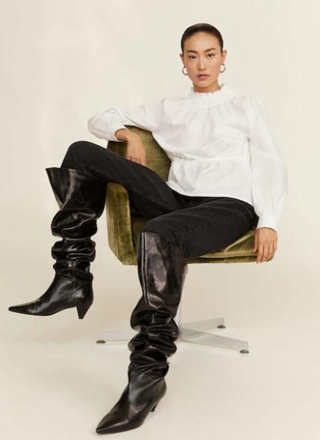 La versión de las botas de mosquetero se vuelve 100% rockera en este modelo de Mango (159,99 euros).