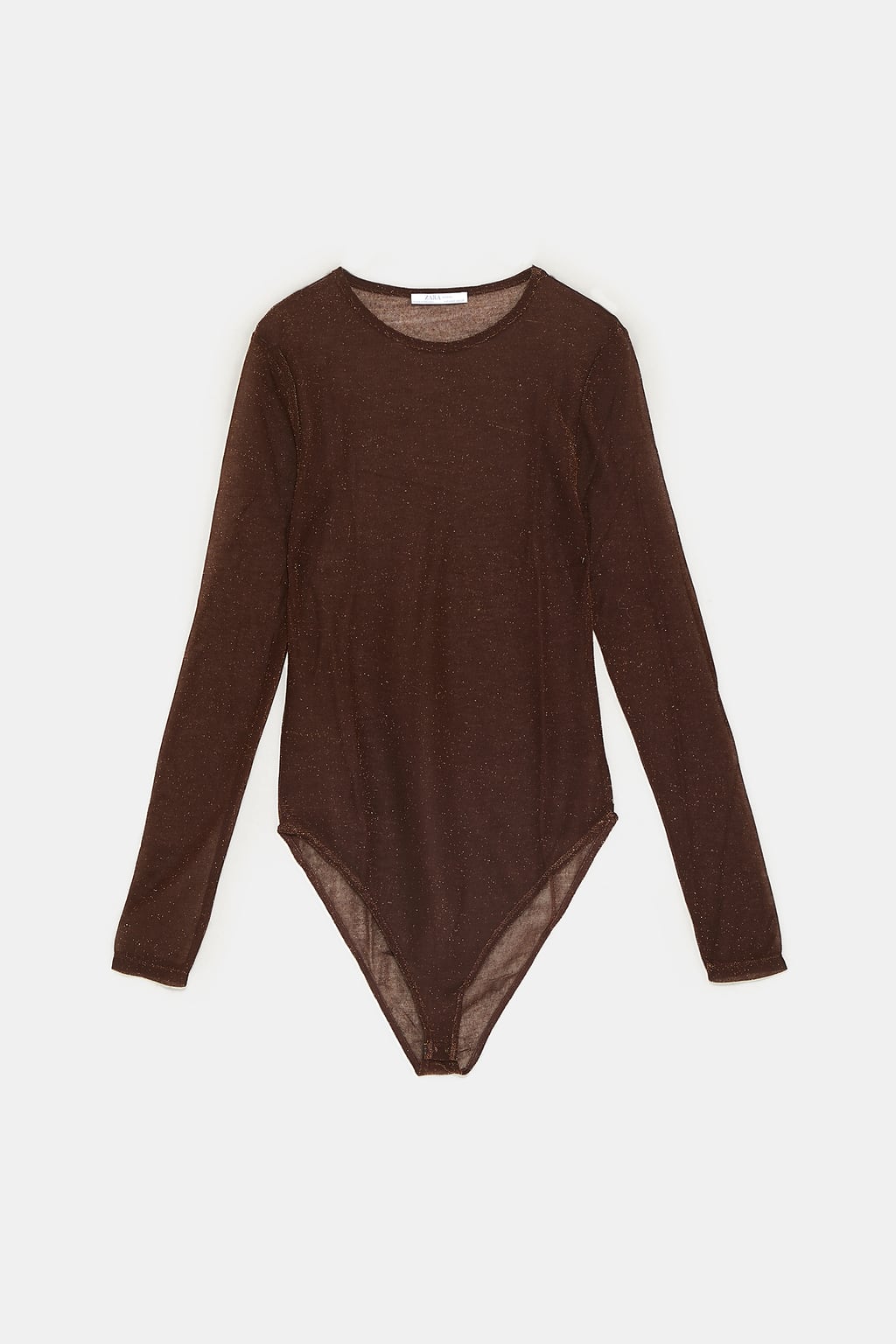 Body con hielo metalizado y cierre en el bajo con botón a presión de Zara: 15,95 euros.