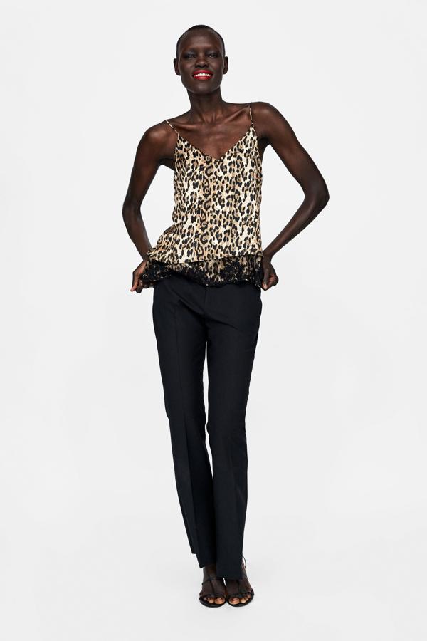 La tendencia de la temporada sigue rematada por un bajo de doble encaje (Zara, 19,95 euros).