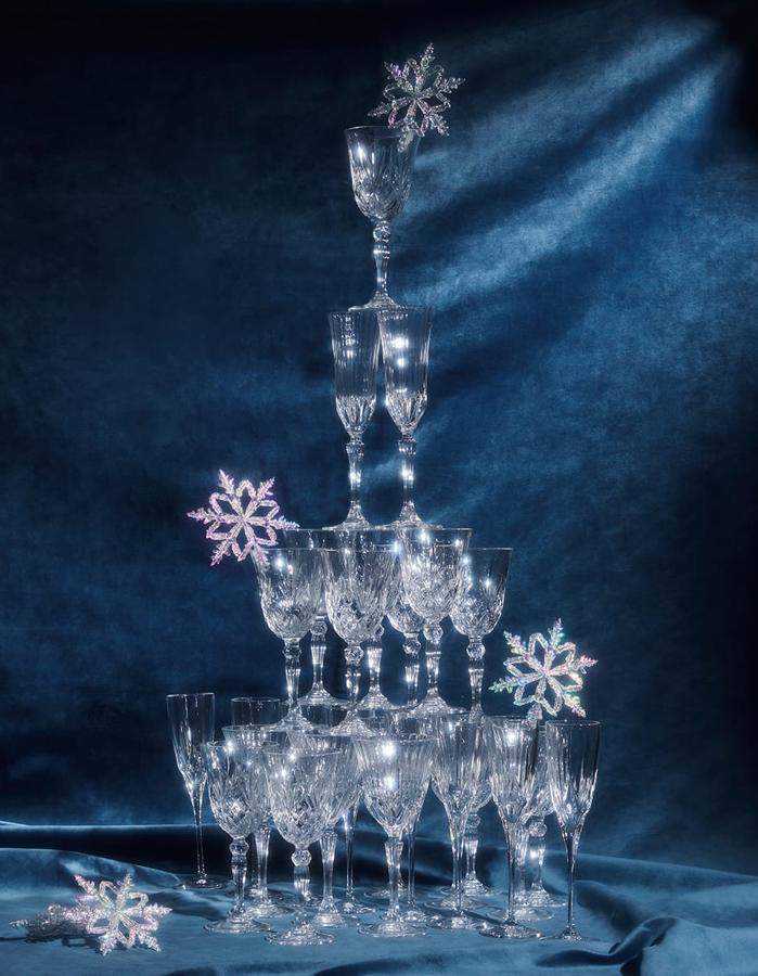 Este delicado árbol de Navidad creado con copas (19.95 euros el pack de 4) no es apto para una casa con niños, pero es tan sofisticado como orginal.