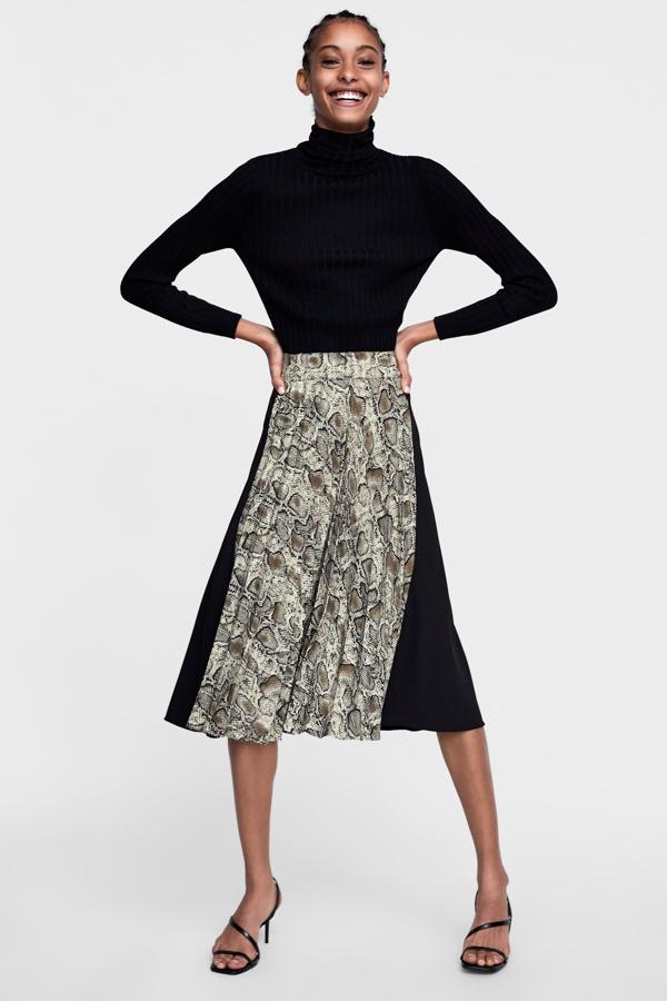 El estampado de serpiente es muy necesario este invierno (29,95 euros antes del Black Friday). Si no, que se lo digan a  Paula Echevarría .