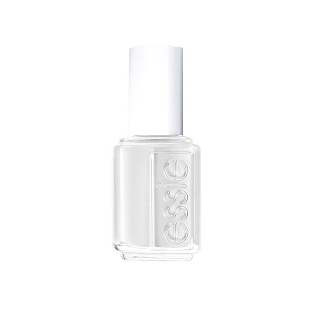 Su esmalte de uñas de color blanco le da a la uña una superficie brillante de gran cobertura y una durabilidad notable. Está formulado con sustancias que la hacen súper resistente y libre de DBP, tolueno y formaldehído. (12,40 €).