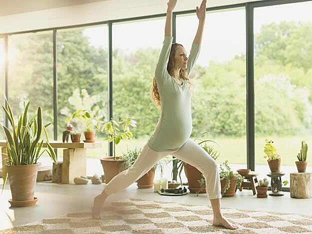 El yoga y el pilates, son dos buenas opciones para trabajar el abdomen sin temor a producirnos lesiones en las cervicales o en la espalda.