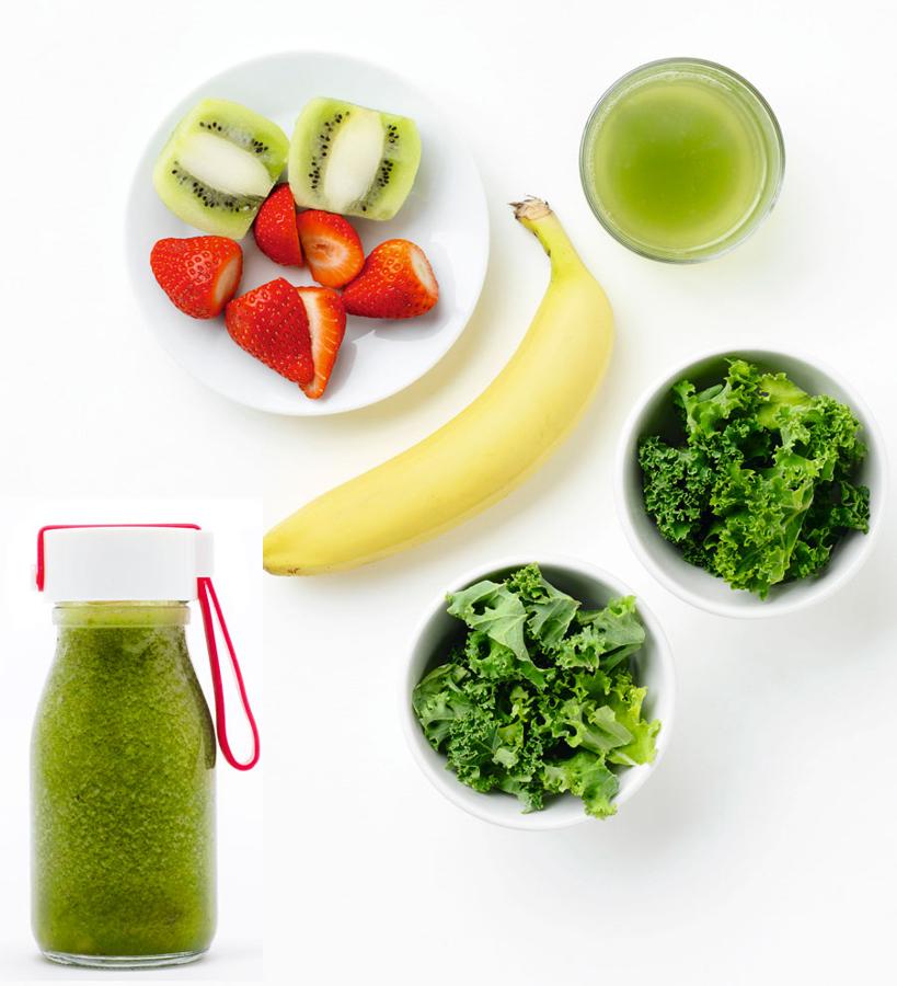 Esta bebida combina 250 ml de té verde frío, 1 plátano, 2 puñados de col rizada, 1 kiwi y 6 fresas. Si trituras y mezclas sus ingredientes conseguirás un smoothie energizante repleto de vitamina C, K, E y folatos. Ideal para recuperarase tras una sesión de Crossfit o correr una gran carrera. Además, su aporte de potasio te ayudará a prevenir dolores musculares y agujetas.