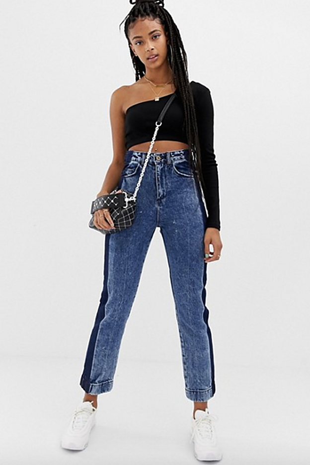 Los vaqueros de Collusion son prácticamente clónicos a los de Lovely Pepa.