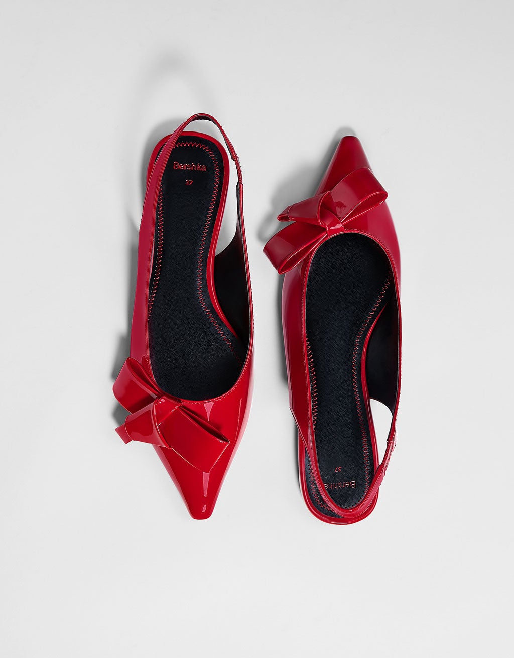 Bailarinas de tacón y destaponadas: 22,99 euros en Bershka.