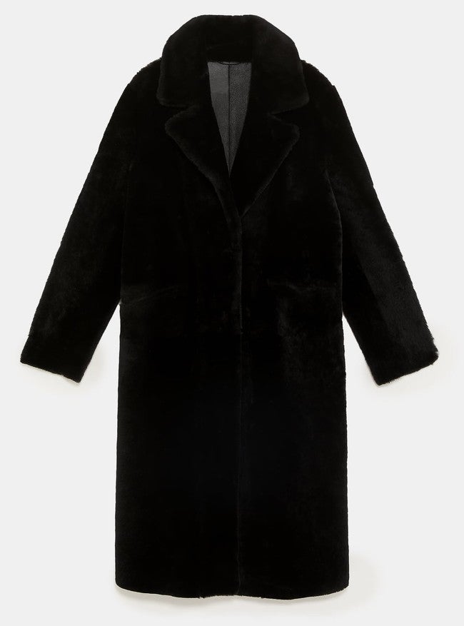 Abrigo de piel vuelta de Zara: 499 euros.