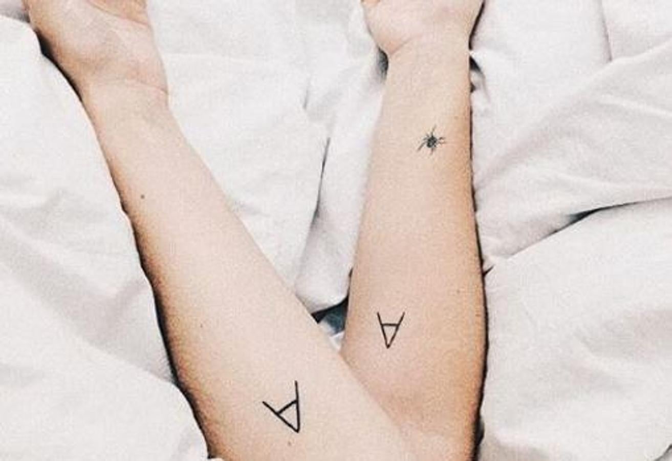 Su tatuaje es una A, la inicial de sus nombres Alba y Aída.