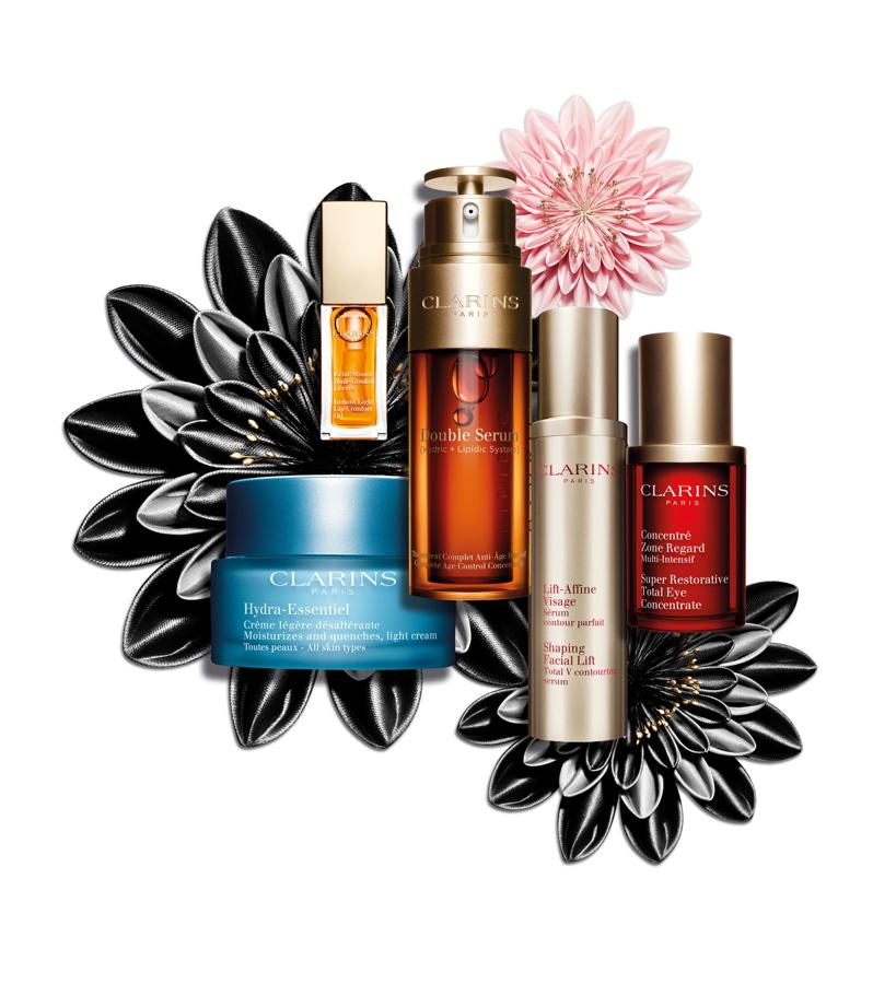 A partir del próximo lunes 19 a parir de las 18.00h, y hasta el 25 de noviembre a las 23.00h, toda la tienda online de Clarins (clarins.es) estará al 30% de descuento. Además, los pedidos de más de 30 € también tendrán una sorpresa y un regalo. Y, a partir del 25 a las 23.00h y hasta el 27 a la misma hora, celebran el Cyber Monday, donde, aparte del 30% de descuento, habrá una sorpresa para todos los pedidos y un regalo para los superiores a 60 €.