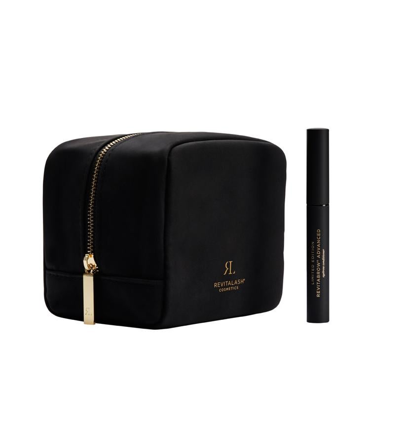 El mítico tratamiento para las pestañas celebra el Black Friday con una edición especial: Revitalash Black Edition, de tamaño 4ml en vez de 3.5ml a un precio especial de 110 € (ahorro de 44 €), y con un estuche negro de regalo. Lo podrás encontrar en la web de la firma (revitalash.es) a partir del 15 de noviembre.