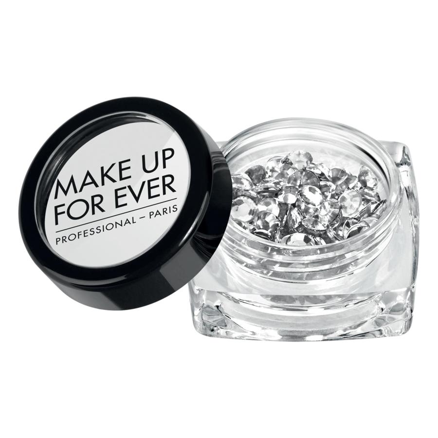 En la web de Make Up Forever también hemos encontrado esta versión de mini brillantes muy similar a la que nos propone Zara en sus maquillajes. Esta tiene un precio de 21 euros.