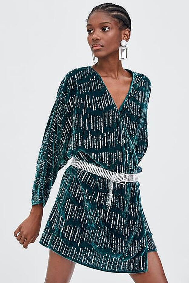 Vestido de terciopelo con lentejuelas, 59,95 euros.