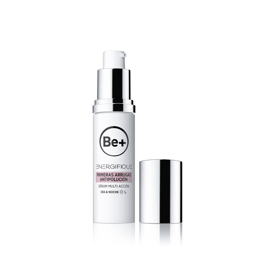 Su fórmula contiene activos antiarrugas, que suavizan las líneas de expresión y protegen del daño inducido por la radiación UV; antiedad digital, que protegen frente a los efectos oxidantes de la luz azul y las radiaciones electromagnéticas, y triple escudo antipolución, que disminuye la adhesión de partículas contaminantes y protege frente al envejecimiento.  Sérum Multi-Acción de Be+  (33,60 €).