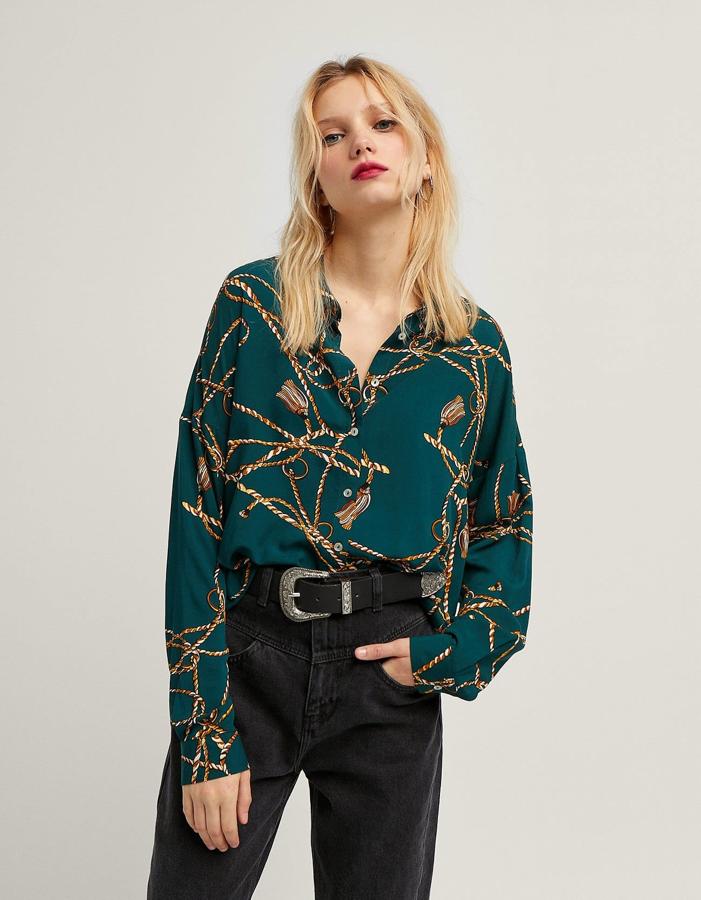 Camisa de Stradivarius (15,99 euros).