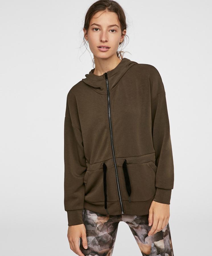 Sudadera con capucha ajustable a la cintura (35,99 euros antes del Black Friday).