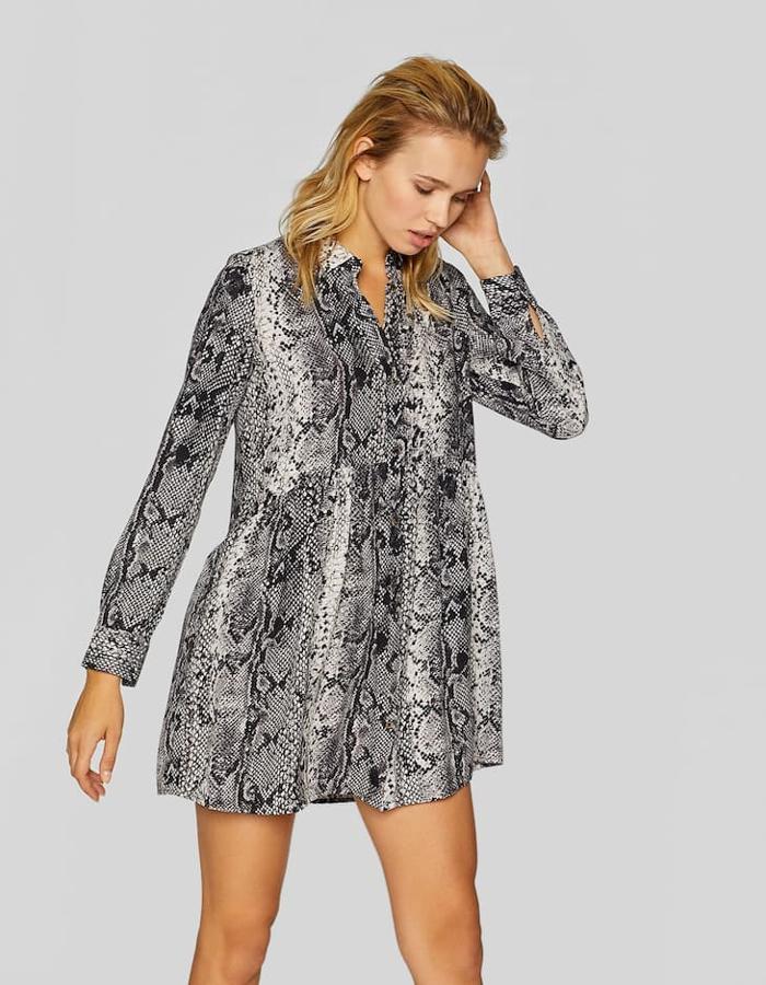 Vestido camisero 'animal print', 17,99 euros.