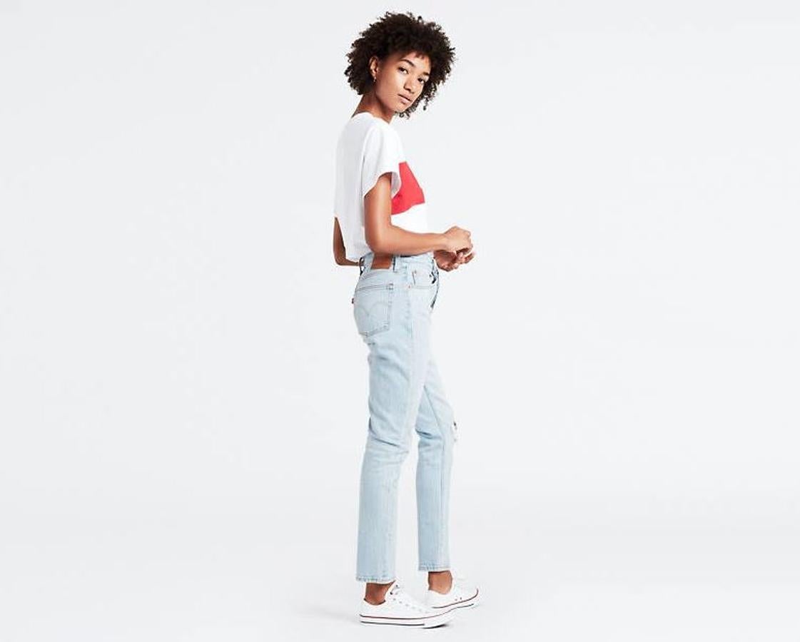 Los vaqueros perfectos existen, solo hay que encontrar los que más nos favorecen. Además de esta selección 'low cost', prueba los icónicos Levi's 501 (los jeans favoritos de María Pombo). Su precio antes de los descuentos y ofertas del Black Friday es de 129 euros.