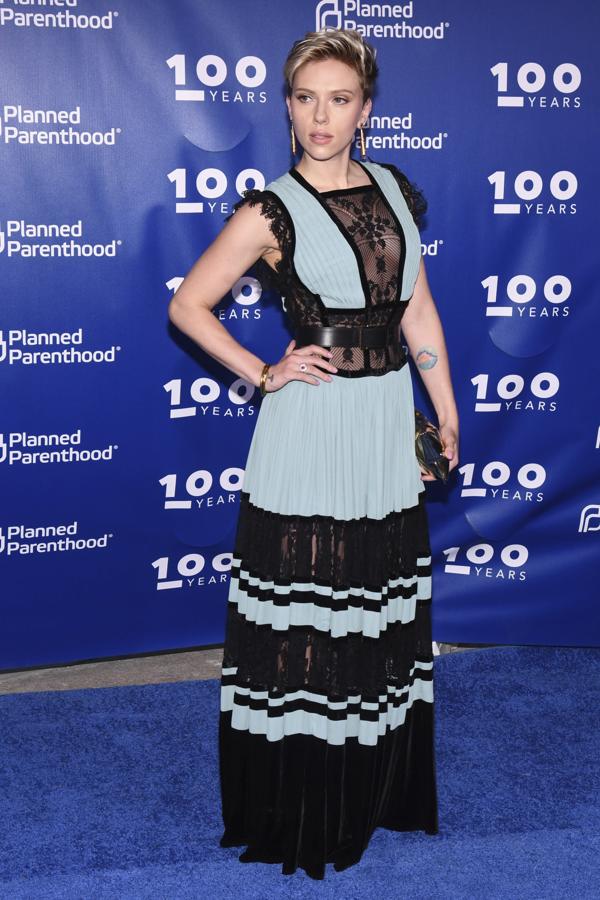 Las transparencias y el encaje también le sientan bien.