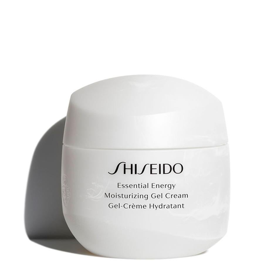 Esta propuesta de Shiseido es lo más avanzado que vas a sentir en una crema. El Active Response Powder de su tecnología ReNeura contiene miles de microesferas elásticas invisibles, que estimulan los receptores sensoriales de la piel para mejorar su respuesta a los activos y restaurar la energía celular. Essential Energy Moisturizing Gel de Shiseido (73 €).