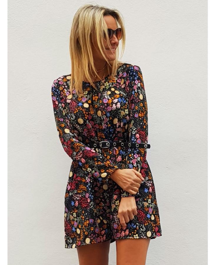 Fantástico estampado flora y manga larga, genial para ajustar con un cinturón (34,32 euros).