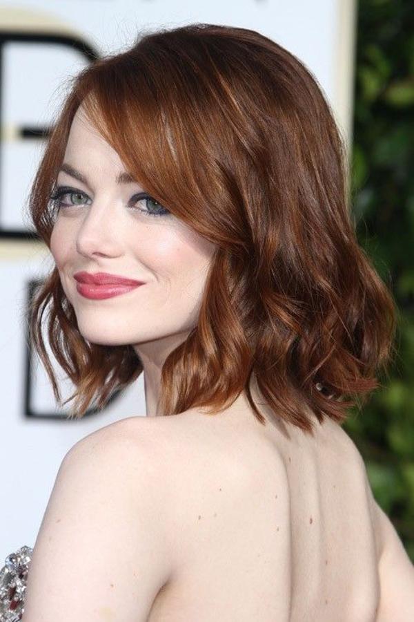 Conform su carrera empezó a despegar, Emma Stone fue modificando su color de pelo hasta dar con una tonalidad pelirroja que, en tonalidades más o menos oscuras, se ha convertido en su marca personal.