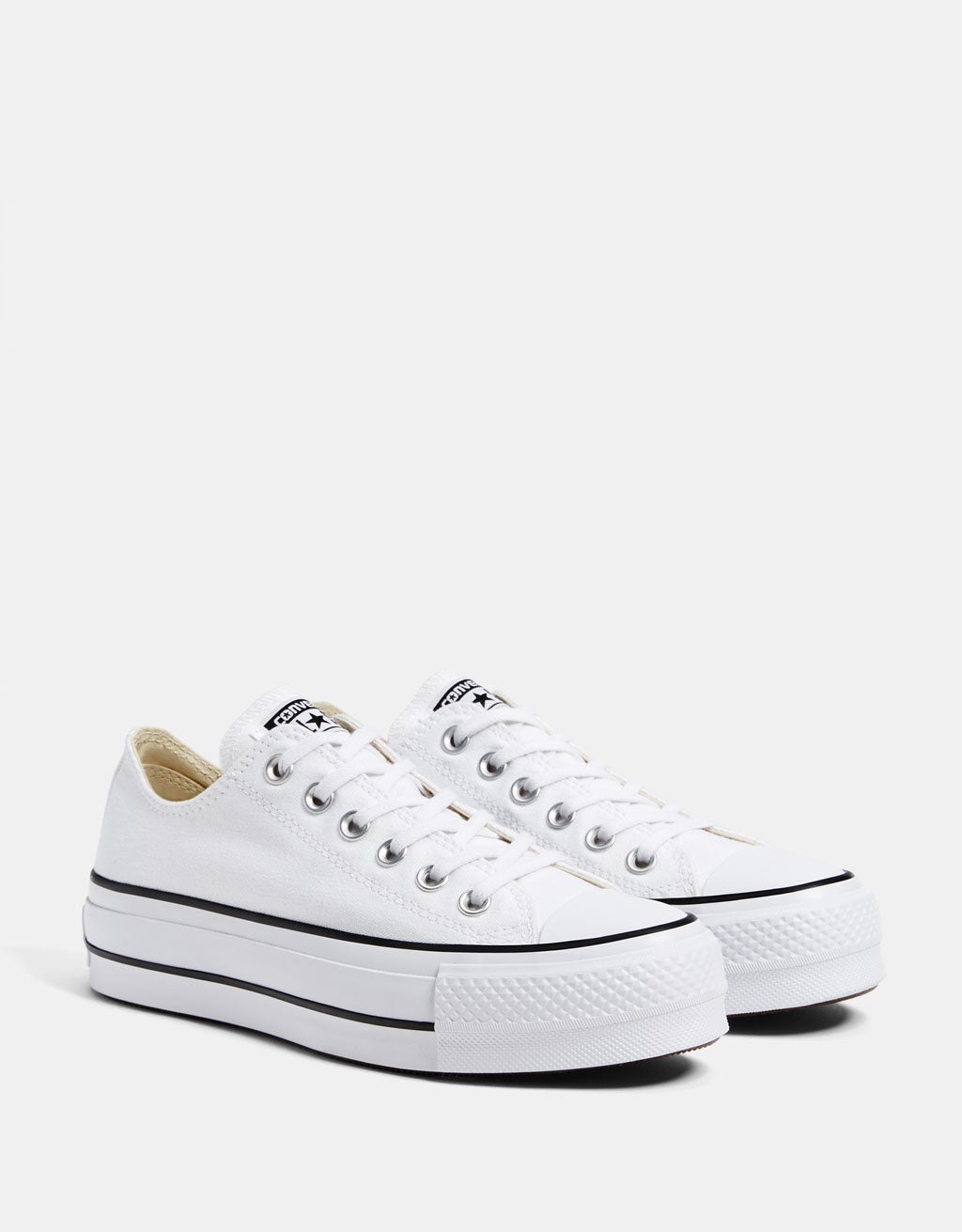 Zapatillas Converse con plataforma de Bershka: 79,99 euros.