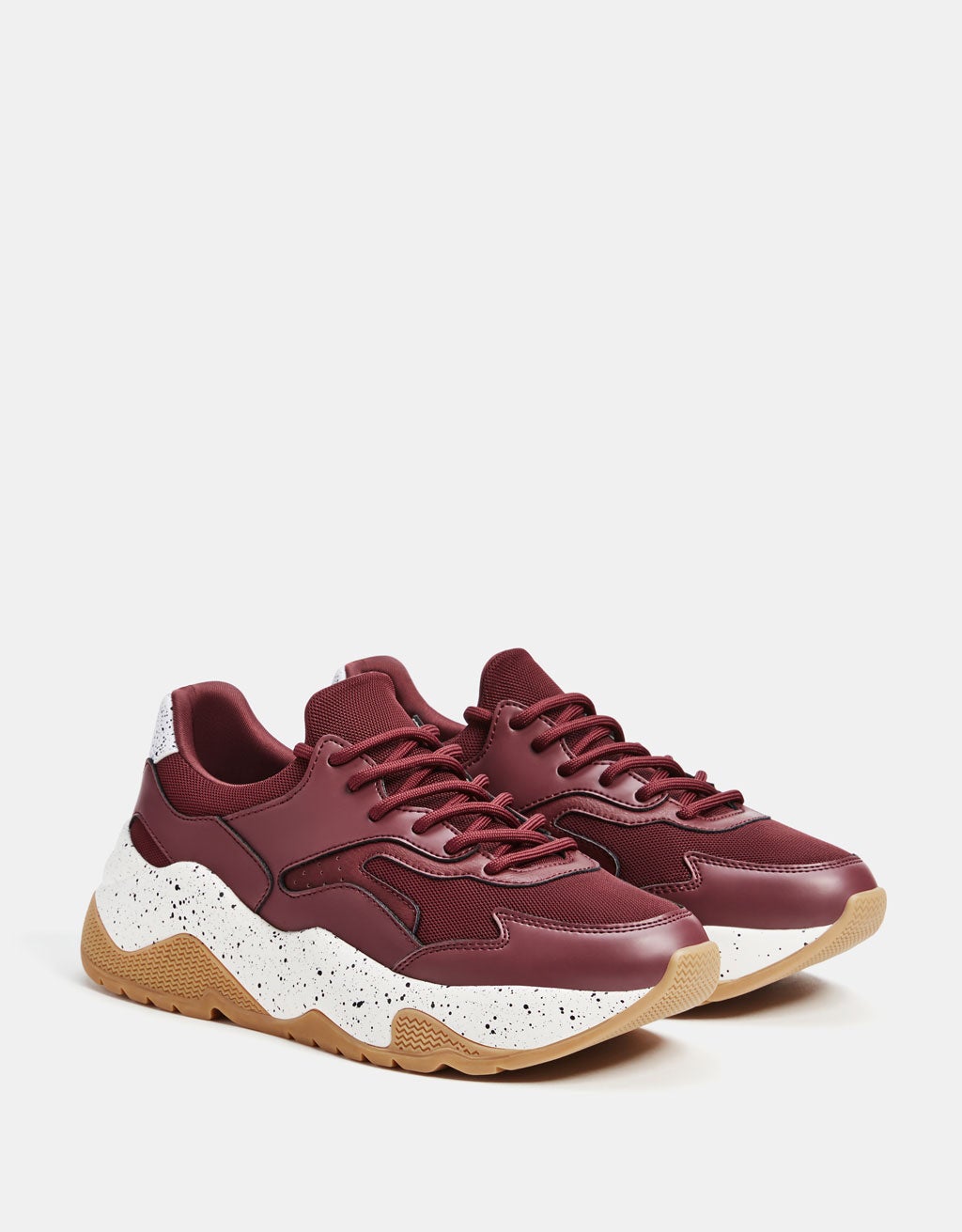 Deportivas con plataforma de Bershka: 29,99 euros.