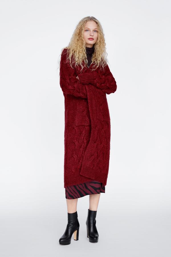 Chaqueta de punto grueso larga, a modo de abrigo (59,95 euros):