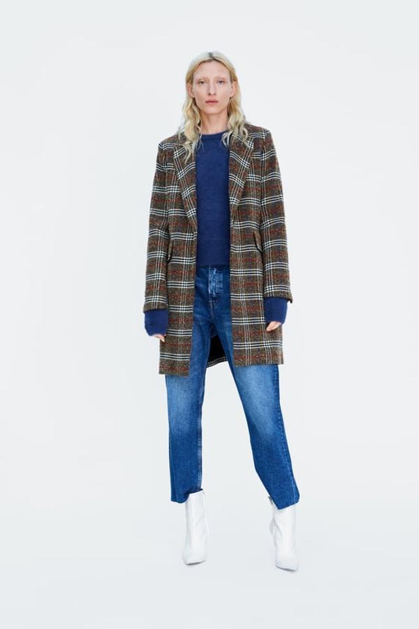 Abrigo de cuadros con bolsillos frontales, 89,95 euros.
