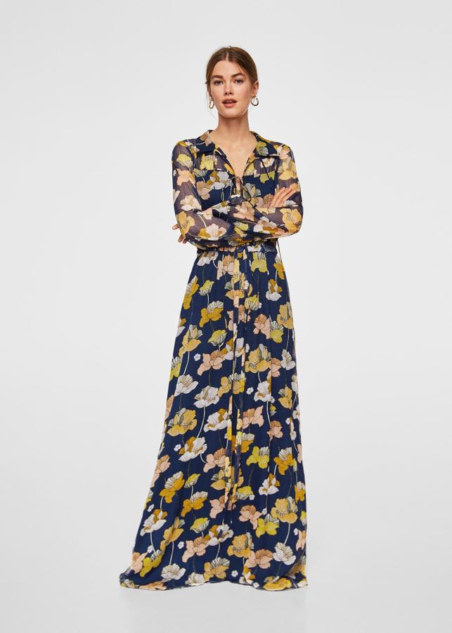 Que no falte un maxi vestido boho con estampado de flores en tu armario. Este cuesta 89.99 euros en Mango, y tiene un descuento del -30% por el Cyber Monday.