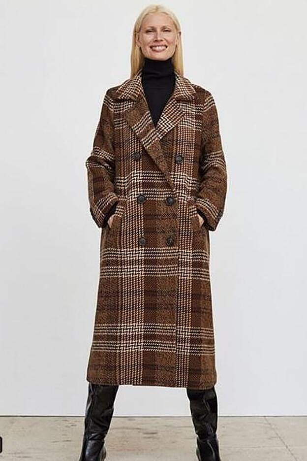 Este abrigo de Mango ya es viral. La mala noticia es que está agotado.