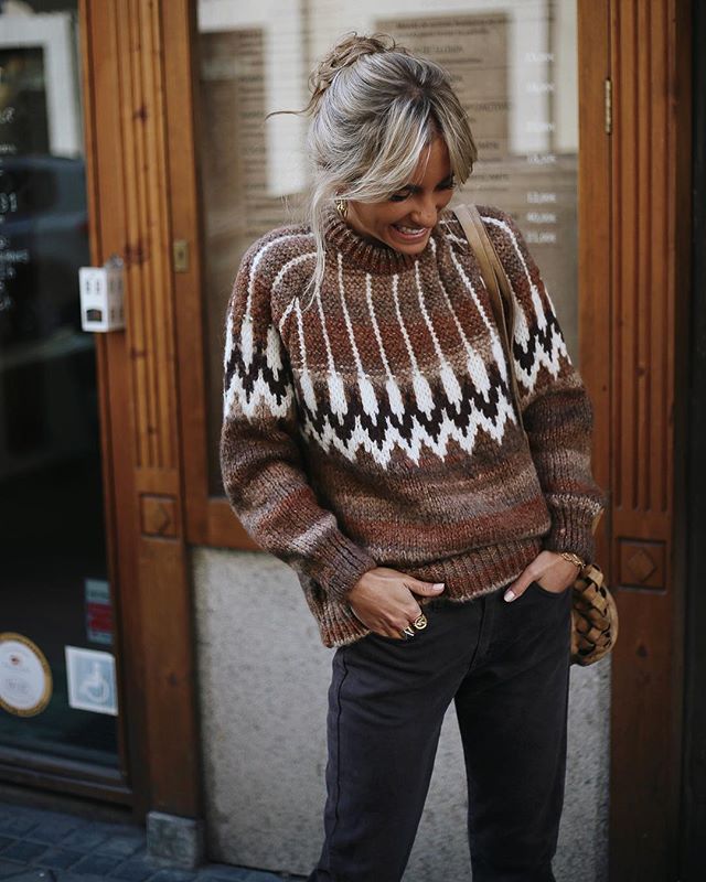 Este  jersey de Mango está arrasando en Instagram . Esta prenda se ha hecho con la temporada y promete quedarse todo el invierno. Hazte con él antes de que se agote.
