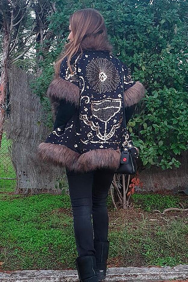 Capa poncho de Paula Echevarría.