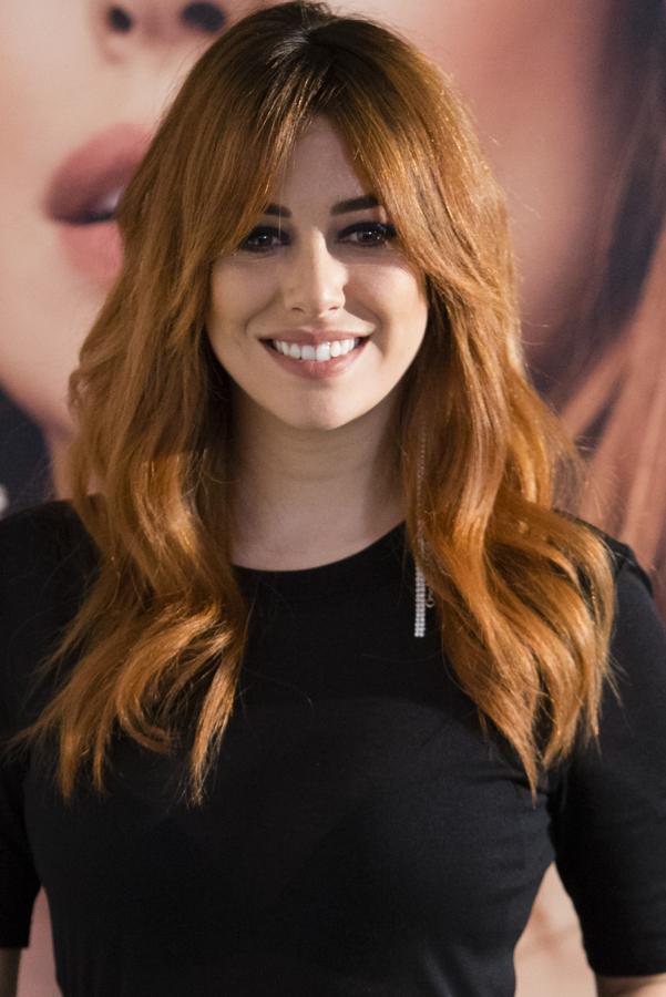 Hasta hace poco tiempo, Blanca Suárez llevaba este tono cobrizo en su melena con un ligero degradado en la raíz. Sin duda, uno de los tonos más favorecedores sobre todo para pieles tan claritas como la suya. Y es que aportan un efecto mucho más luminoso a la vez que rejuvenecen en el rostro.