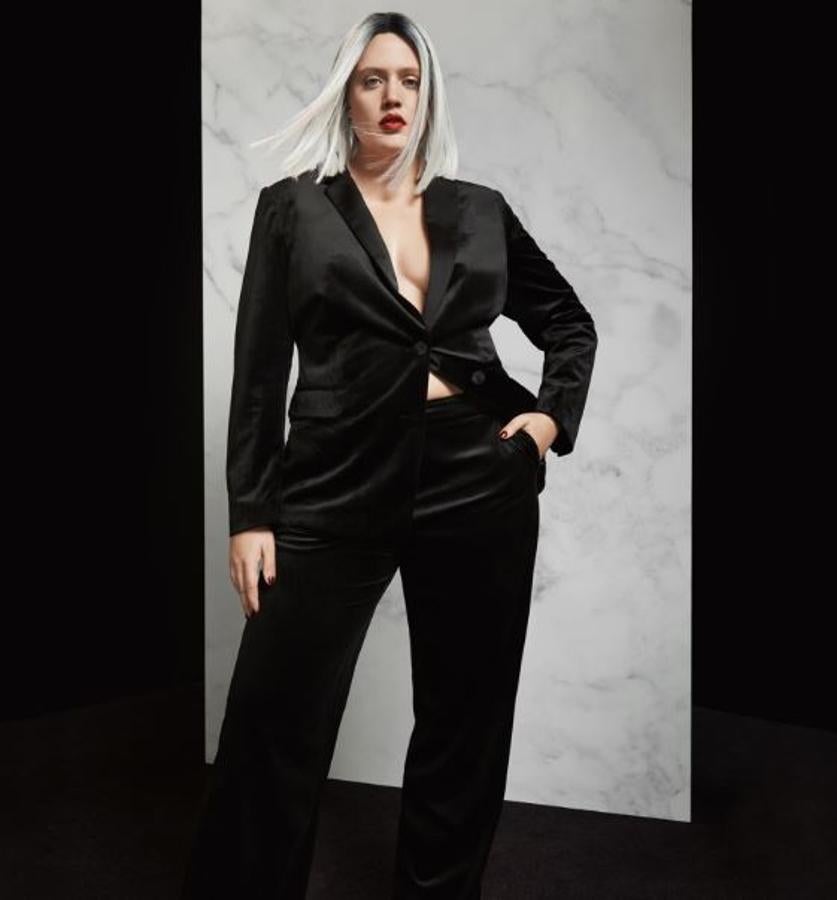 Blazer de terciopelo (79,99) y pantalón del mismo tejido (49,99 euros).