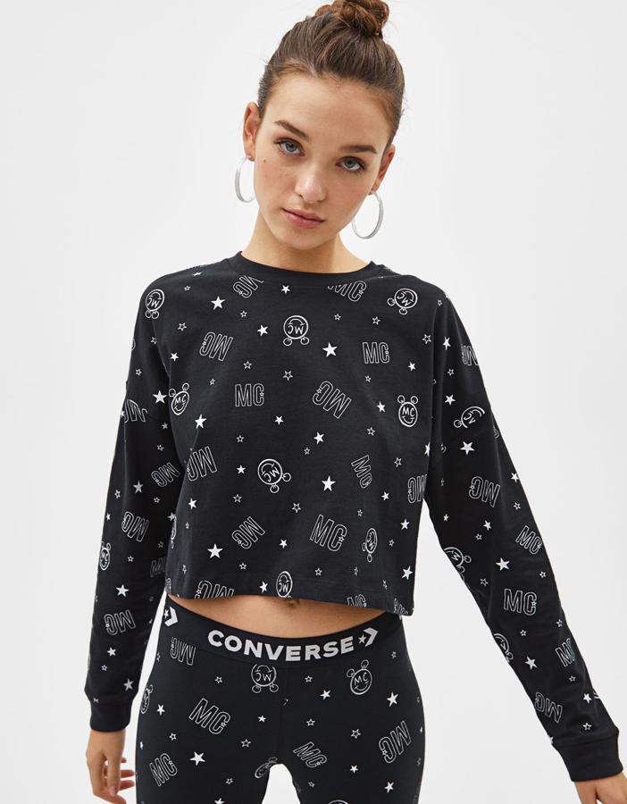 Llevan el logo de la colección estampado blanco sobre negro y elásticos en los acabados (45+45 euros).