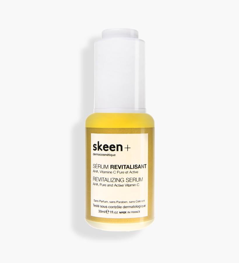 Con una dosis récord de vitamina C, el Serum Revitalizante de Skeen trata arrugas, firmeza, luminosidad y manchas y contiene un pequeño porcentaje de glicólico para estimular la renovación celular (80 €).