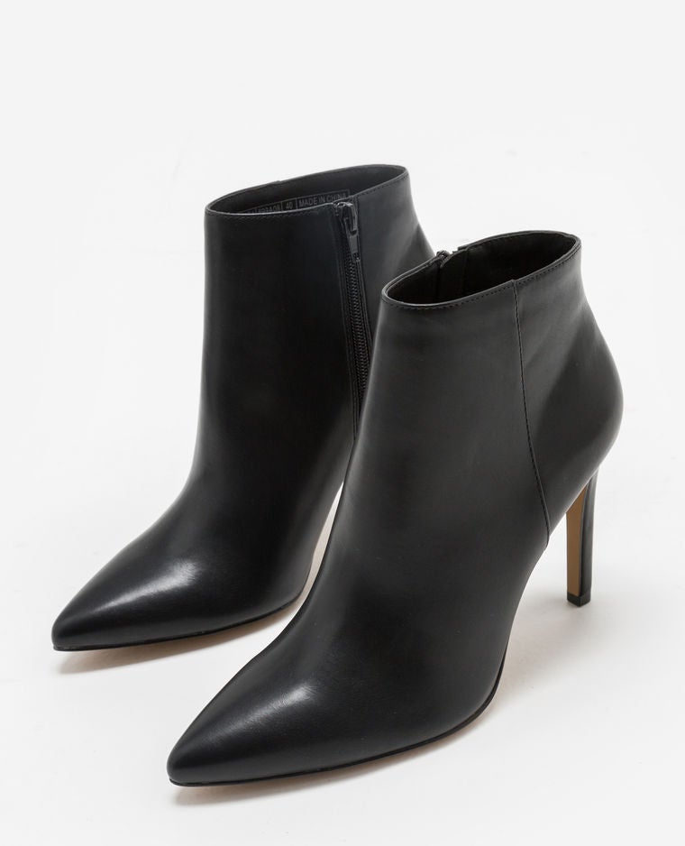 Botines con tacón de aguja de Pimkie: 29,99 euros.
