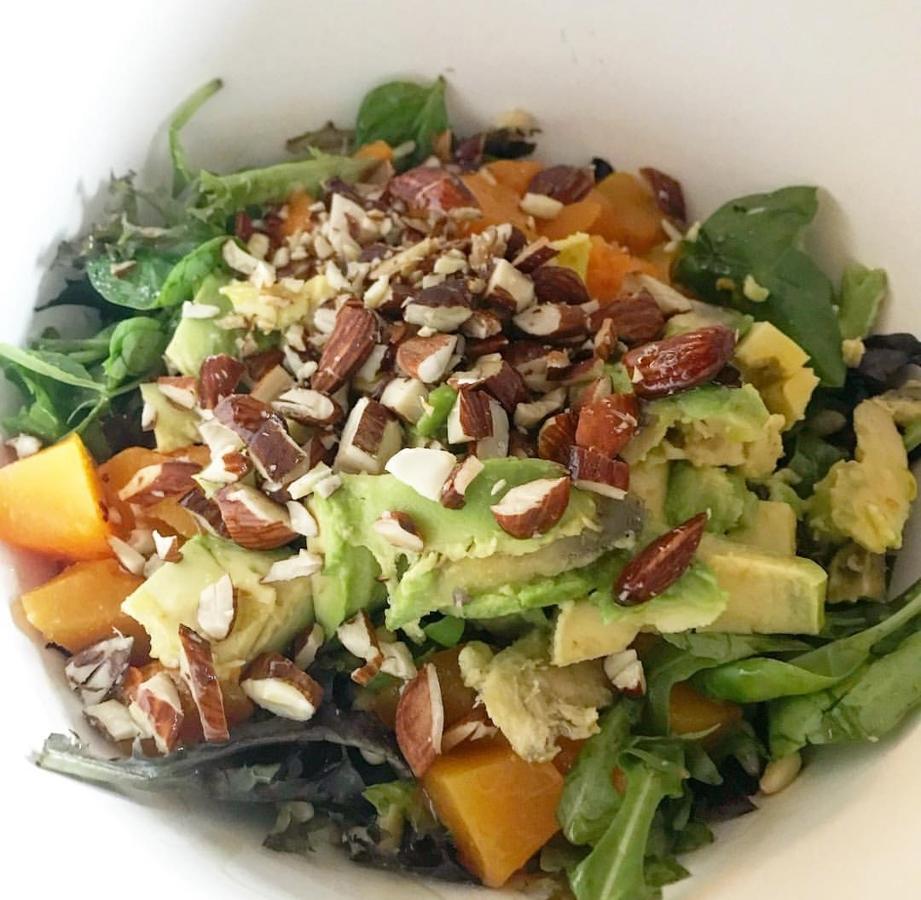 Esta nutricionista te ayudará a sacar las versiones más saludables de todo tipo de bowls, ensaladas, postres y comidas caseras.